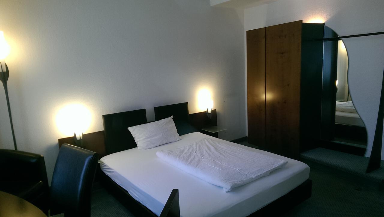Sweet Dream Hostel & Pension - Self Check-In กึสโทรว์ ภายนอก รูปภาพ